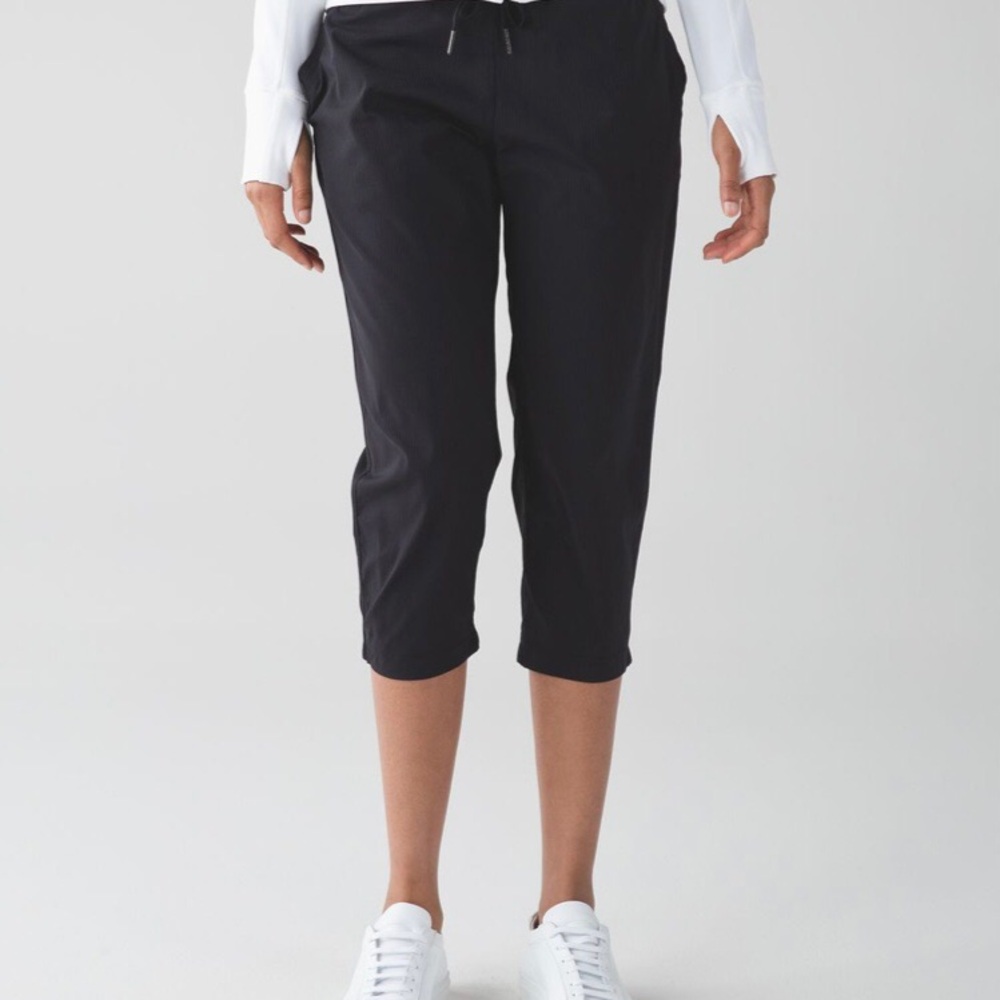 Lululemon Studio Crop ll in black sz 12